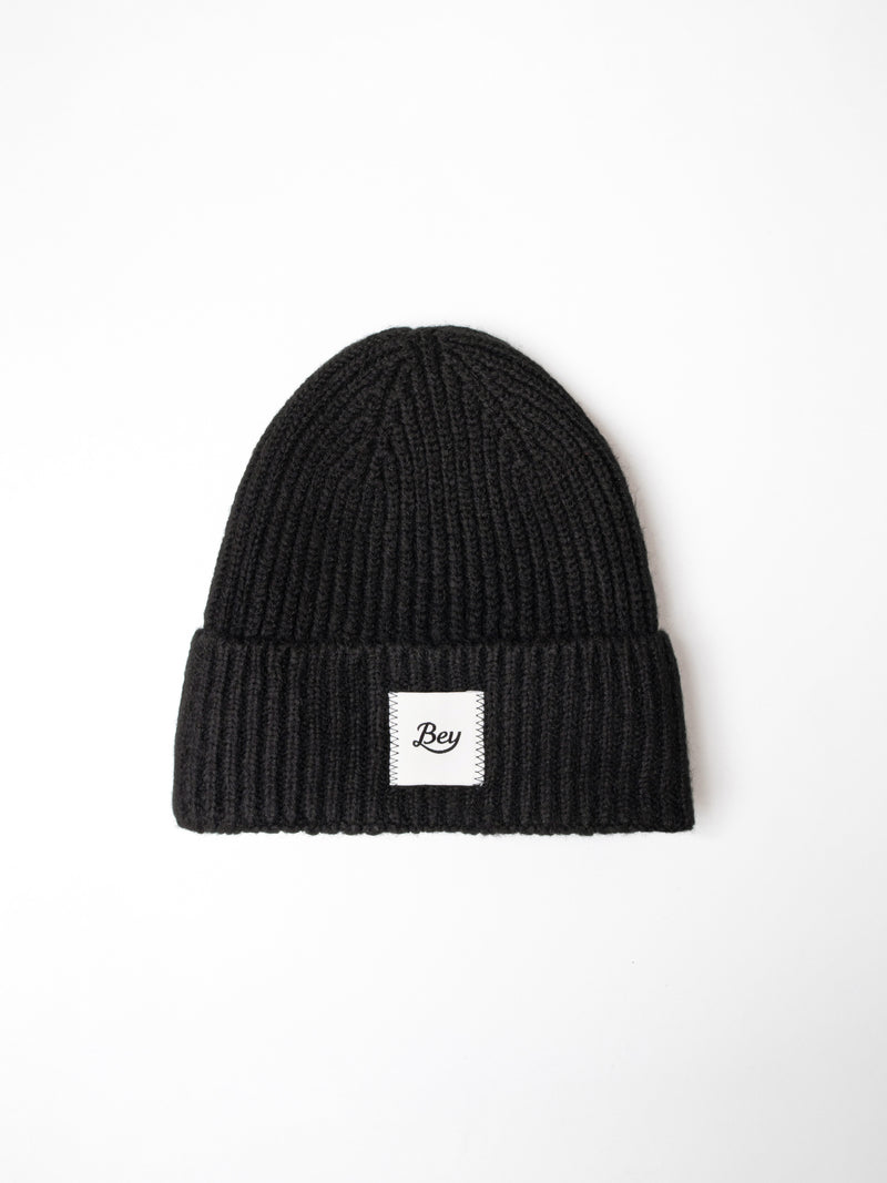 BEY YÜNLÜ ÖRGÜ BERE SİYAH