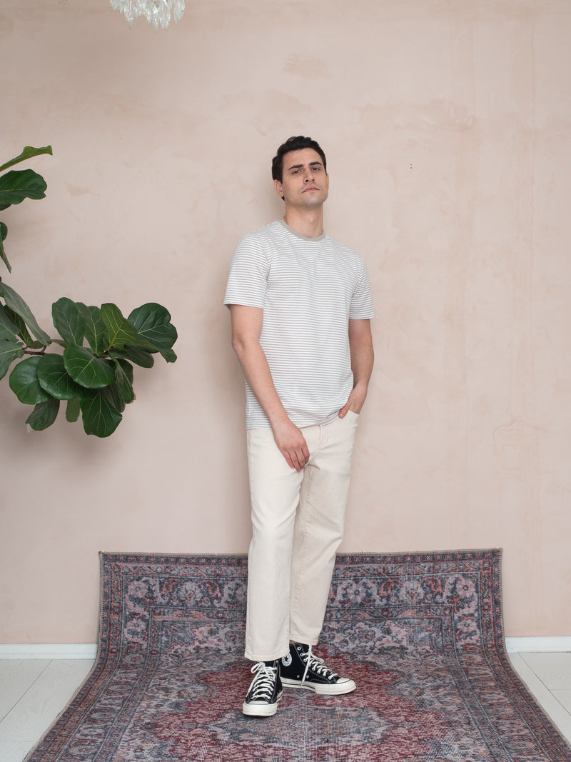 JAKARLI ÇİZGİLİ T-SHIRT