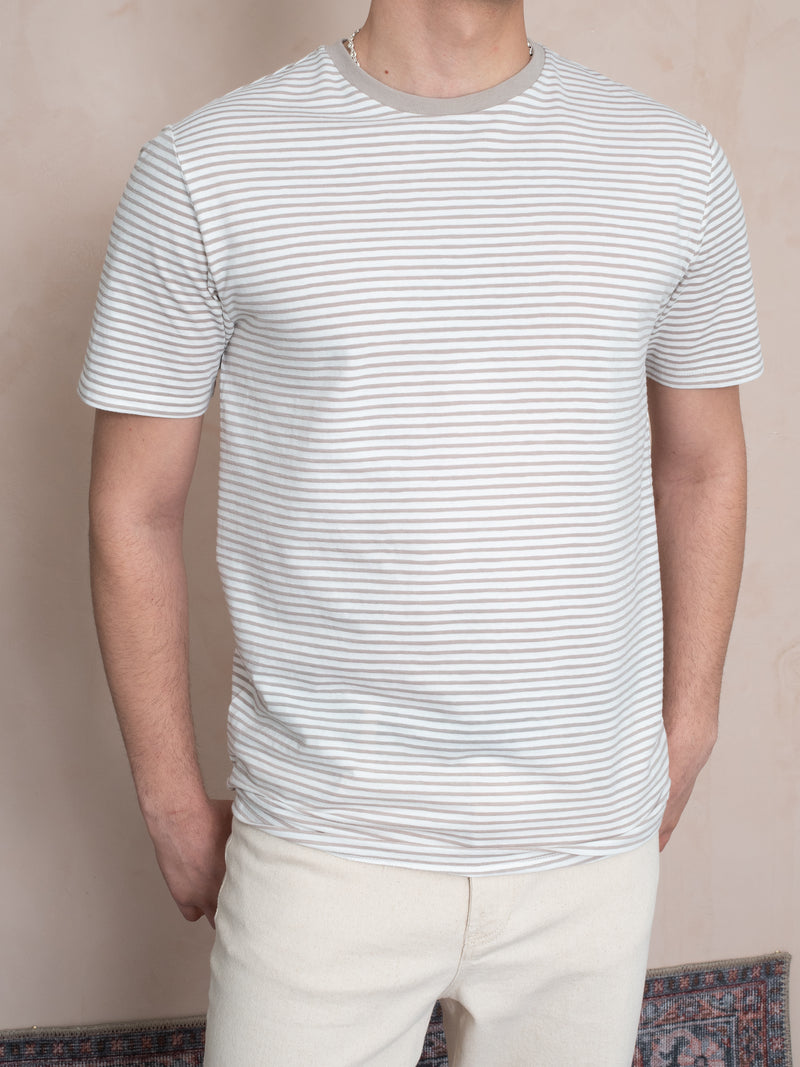 JAKARLI ÇİZGİLİ T-SHIRT